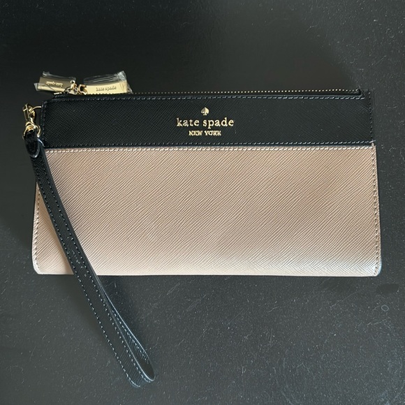 kate spade Handbags - Kate Spade Black and Brown Wristlet